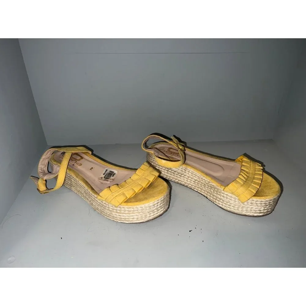 sandals - Picture 2 of 4